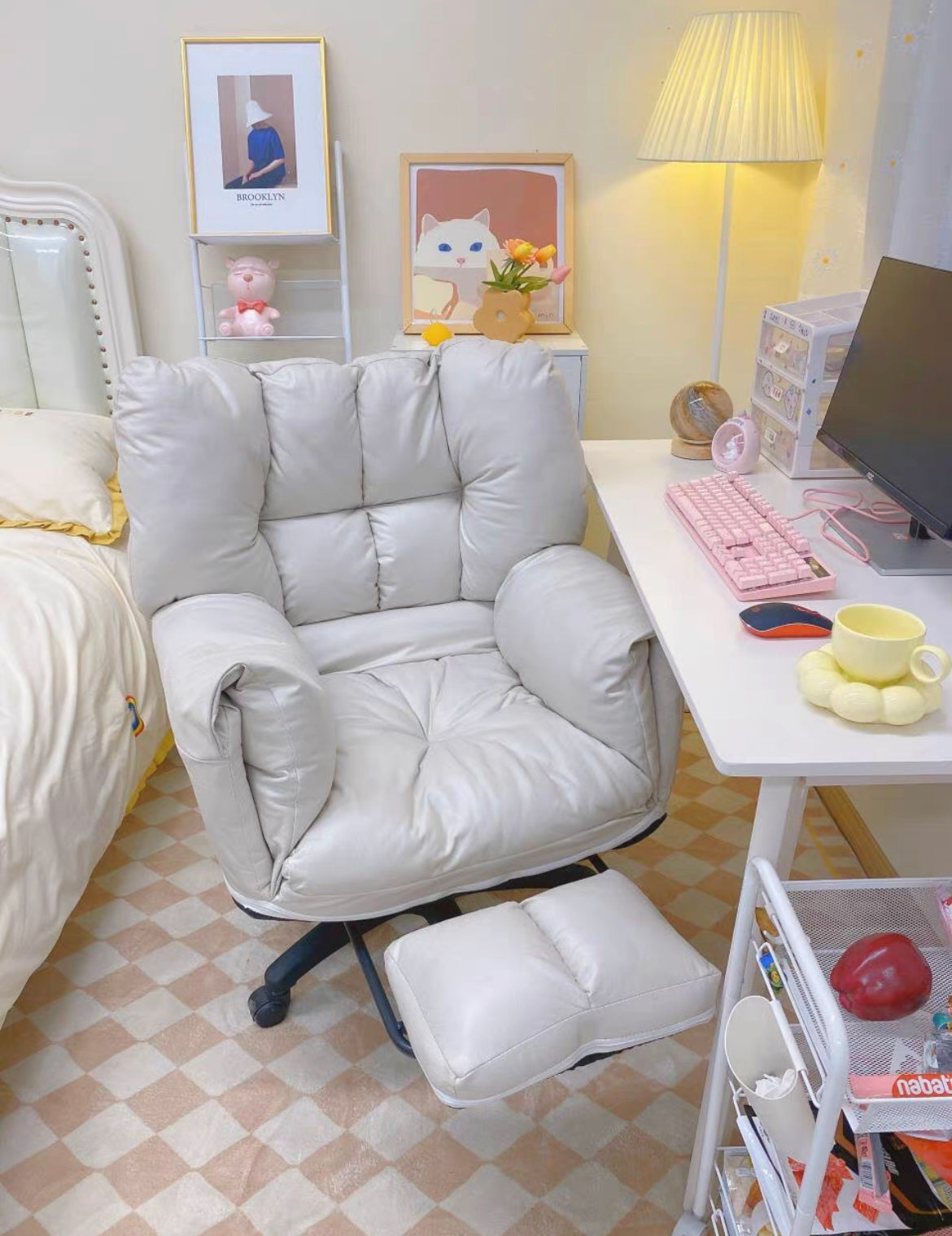 Puffy Deskchair with Footrest