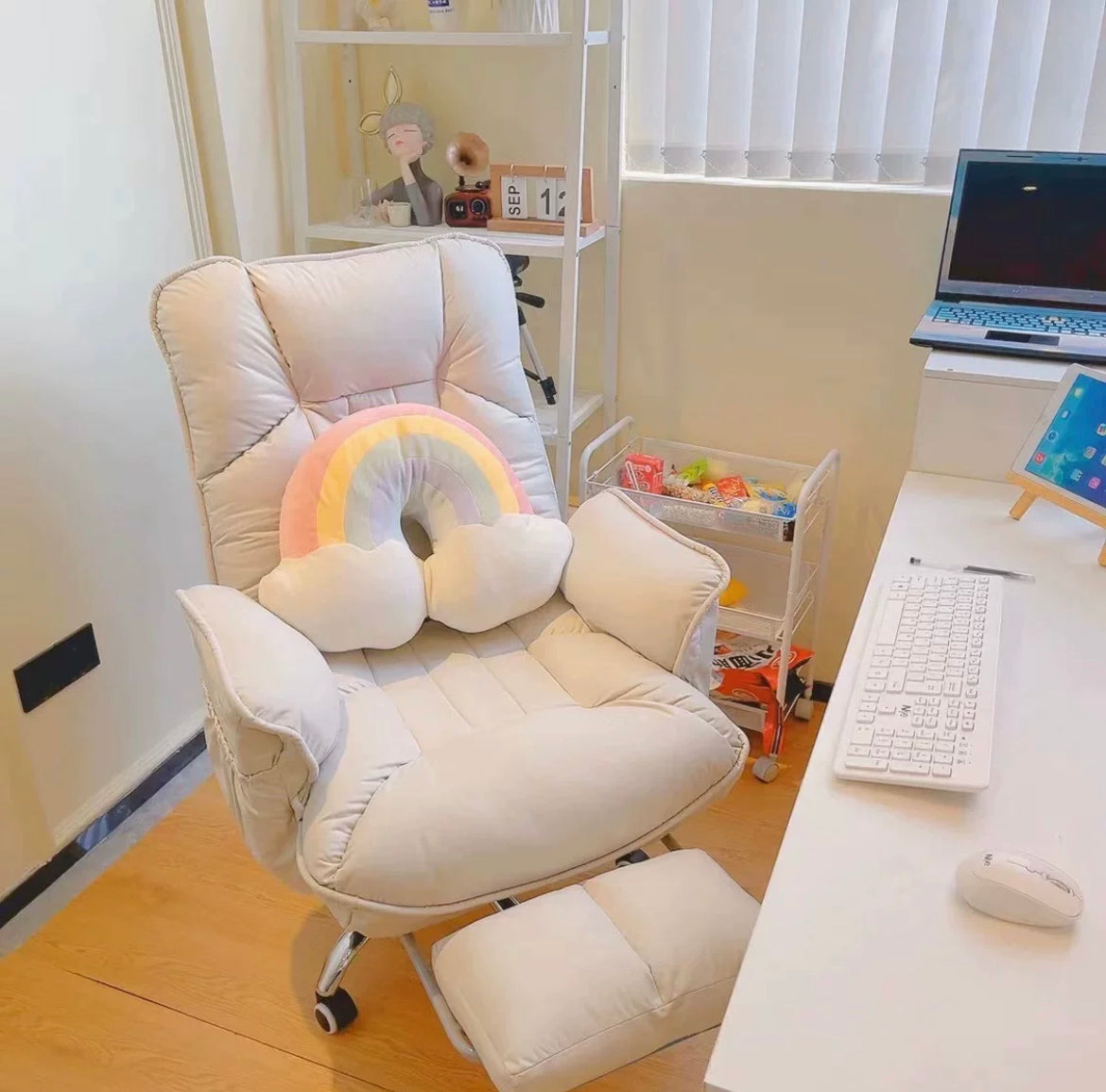 Puff Desktop Chair with Footrest