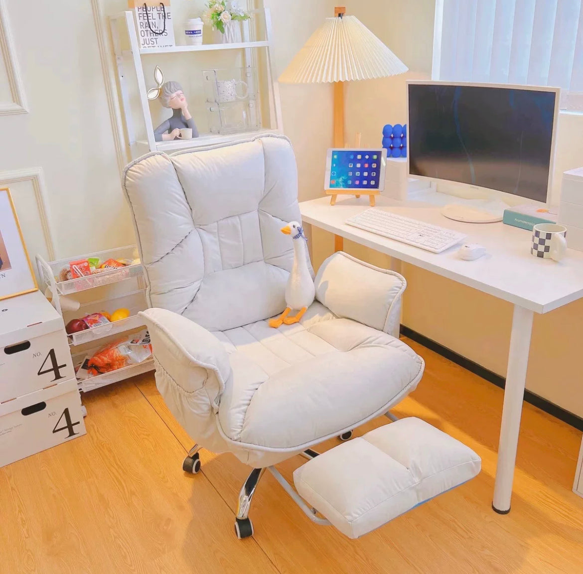 Puff Desktop Chair with Footrest